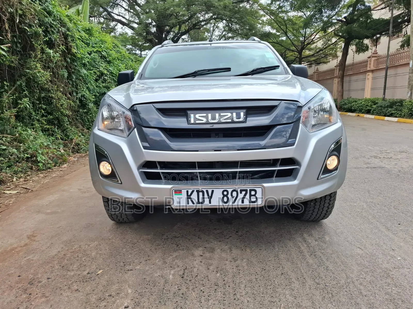 Isuzu D-MAX 2022 Silver