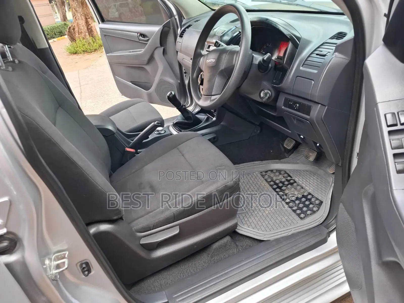 Isuzu D-MAX 2022 Silver
