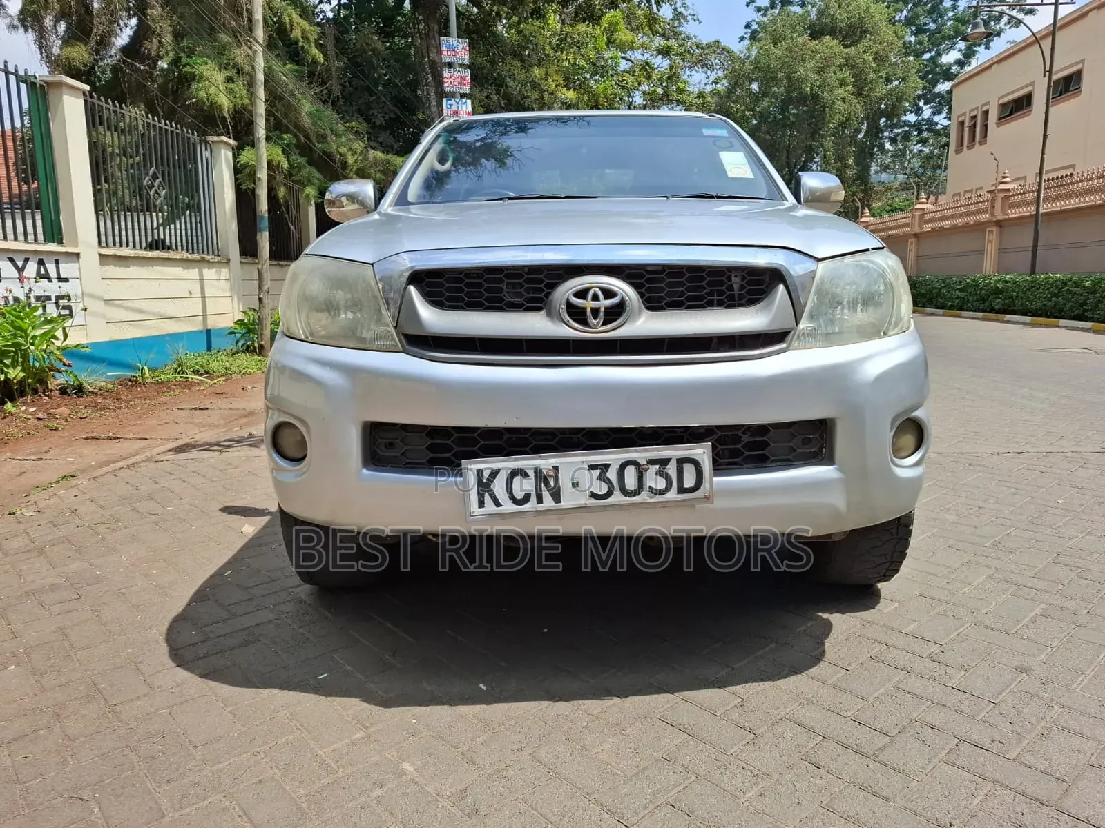 Toyota Hilux 2010 Silver