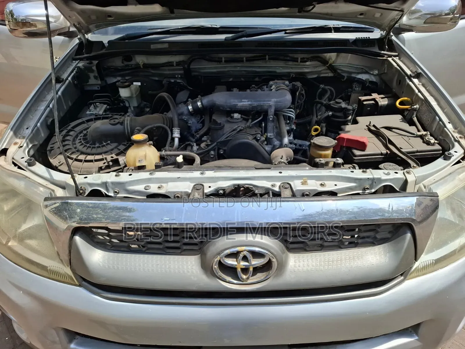 Toyota Hilux 2010 Silver