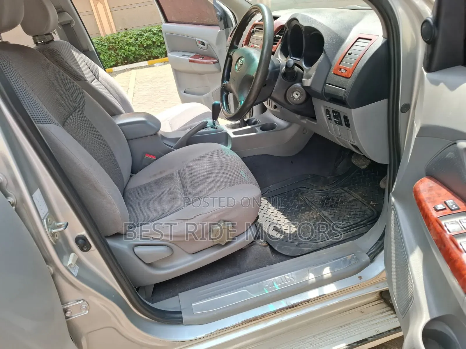 Toyota Hilux 2010 Silver