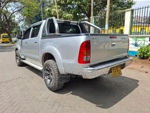 Toyota Hilux 2010 Silver