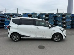 Toyota Sienta 2019 White