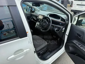 Toyota Sienta 2019 White