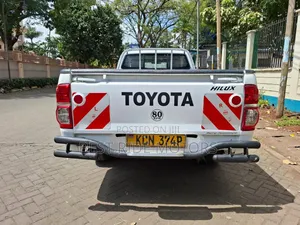 Toyota Hilux 2.5 D-4D SRX 2011 White
