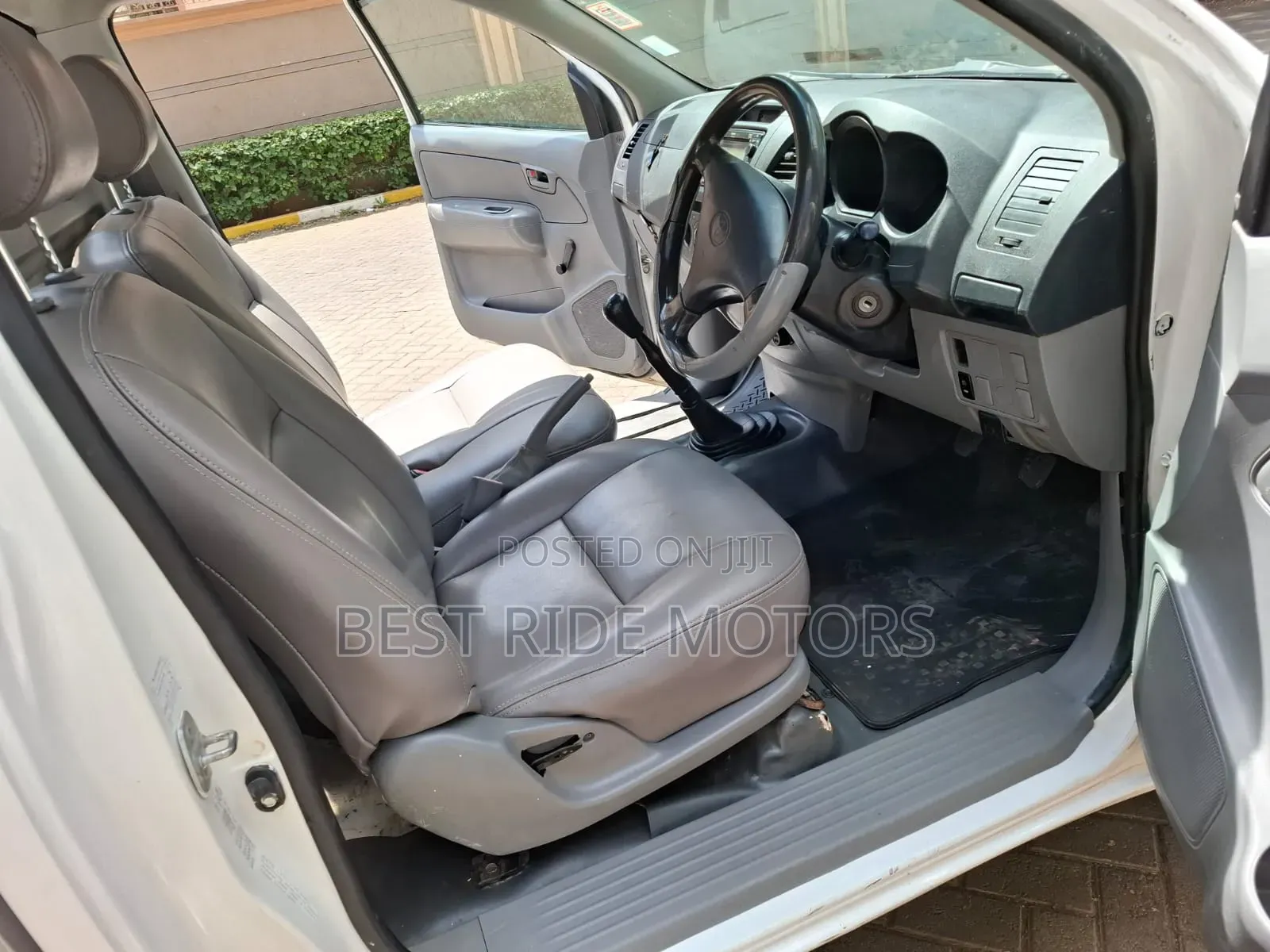 Toyota Hilux 2.5 D-4D SRX 2011 White