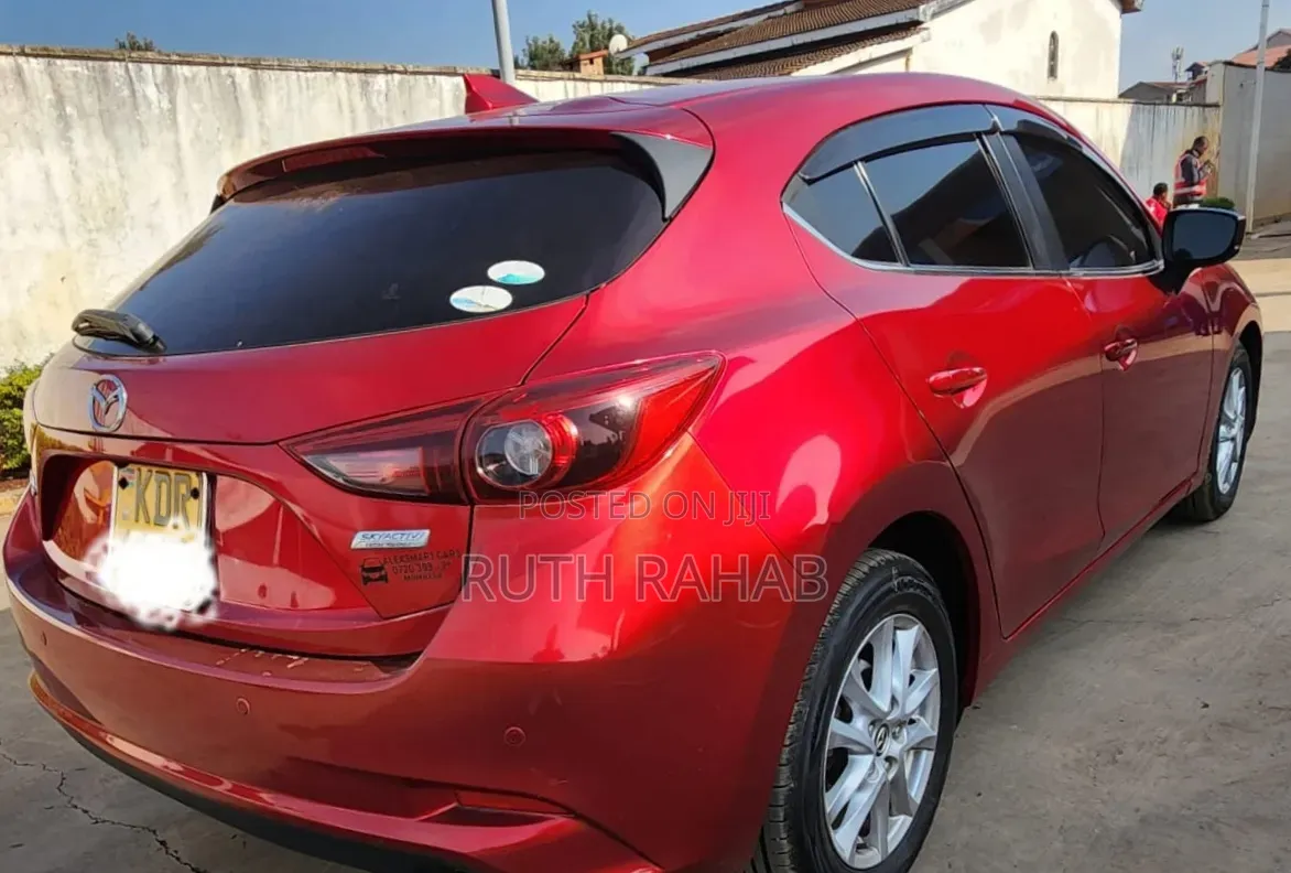 Mazda Axela 2017 Red