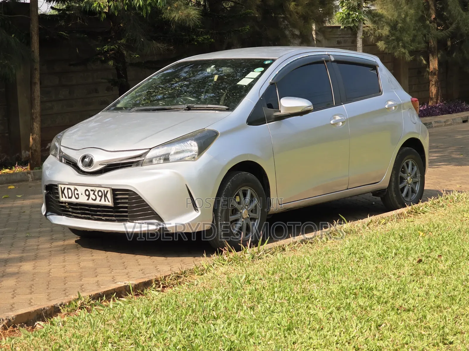 Toyota Vitz 2014 White