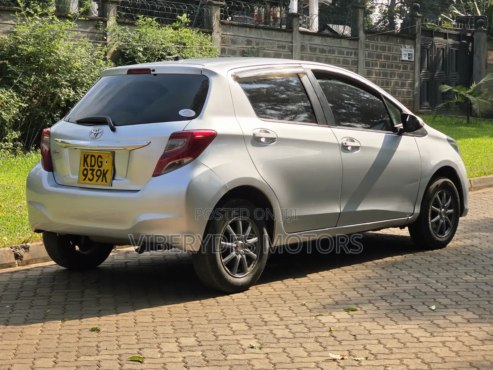 Toyota Vitz 2014 White