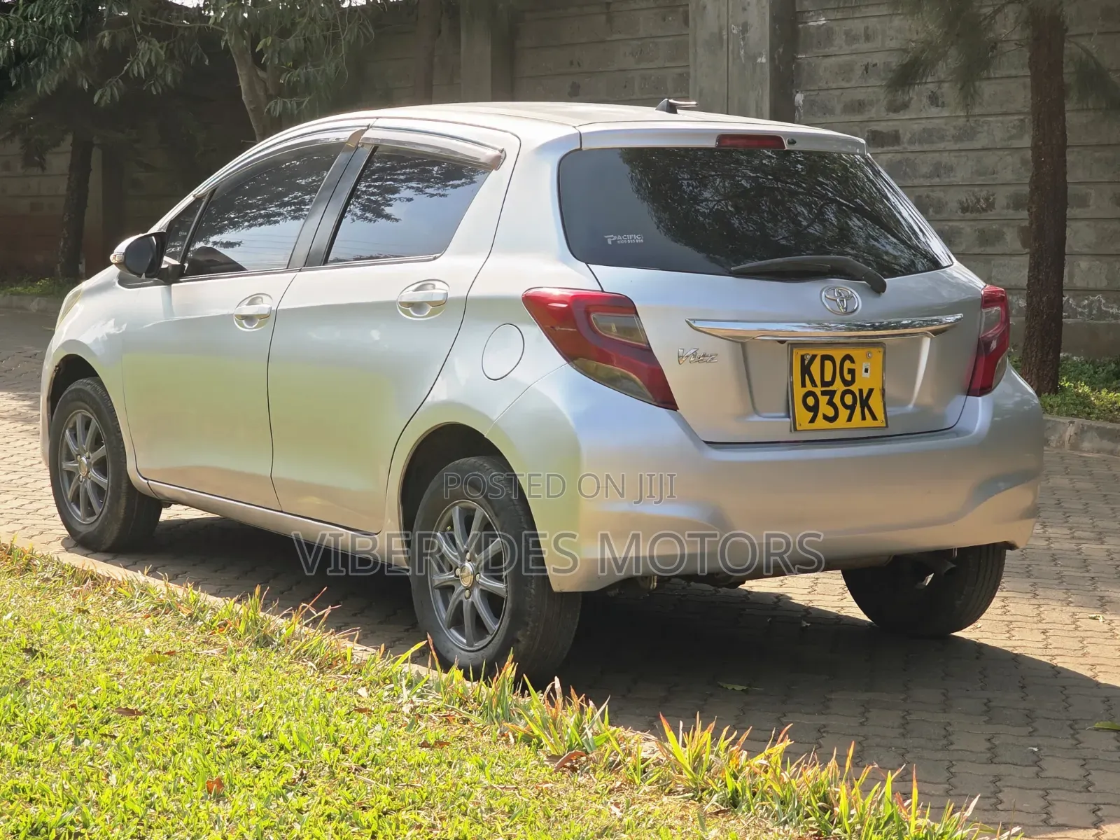 Toyota Vitz 2014 White