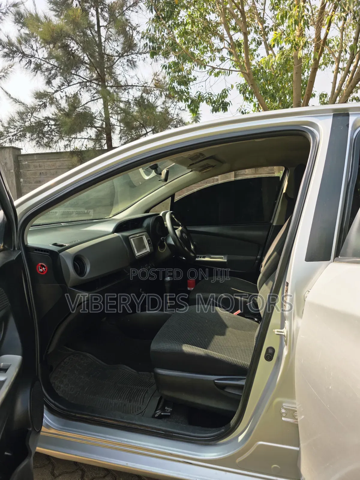 Toyota Vitz 2014 White