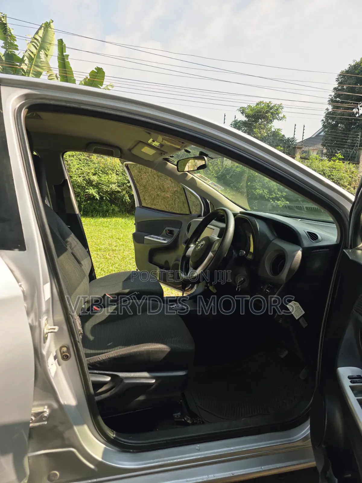 Toyota Vitz 2014 White