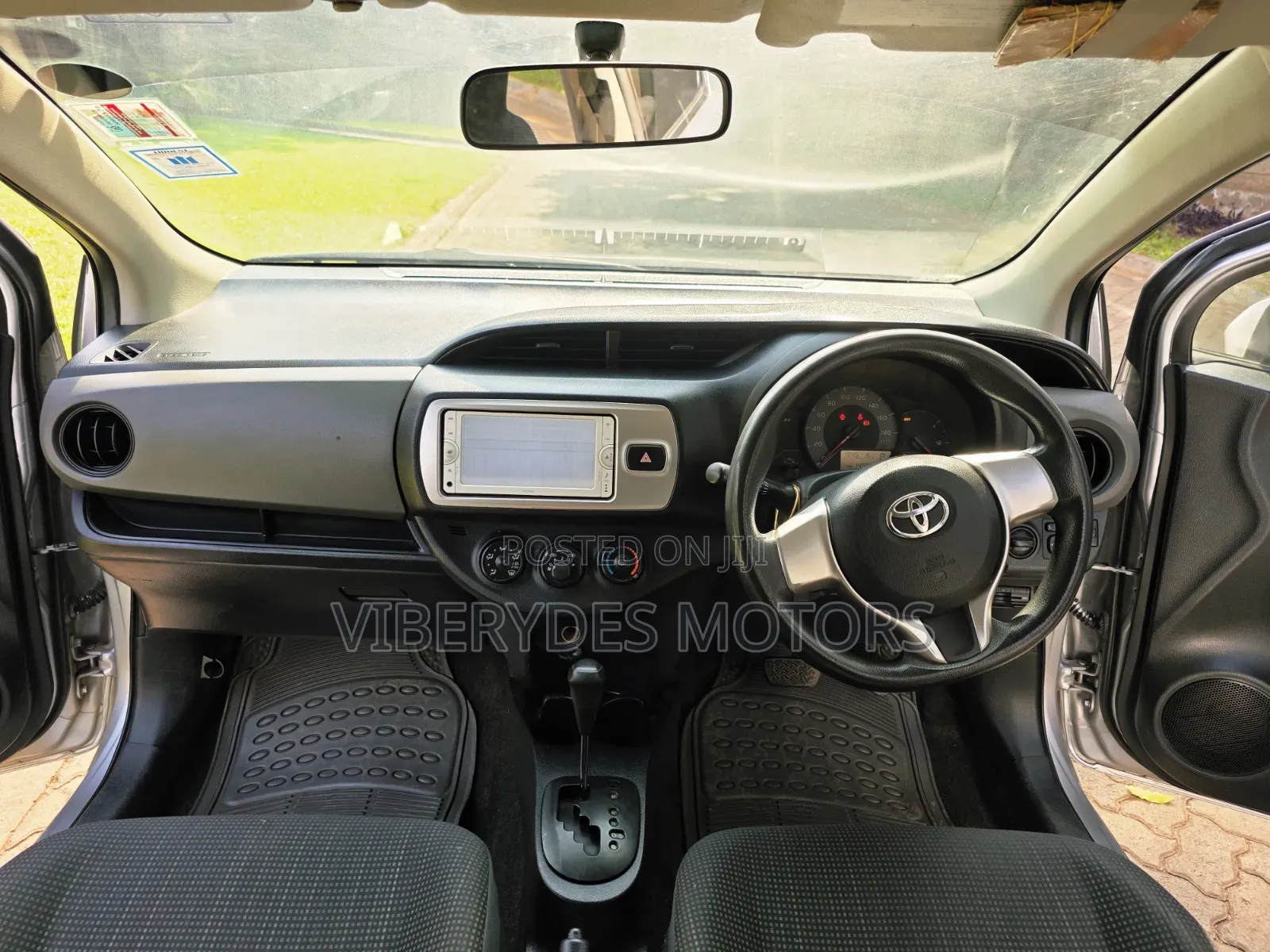 Toyota Vitz 2014 White