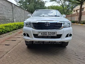 Toyota Hilux 2.5 D-4D 4X4 SRX 2012 White