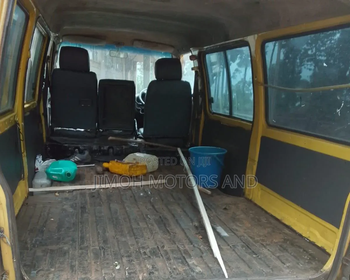 Nissan Vanette 2006 Yellow