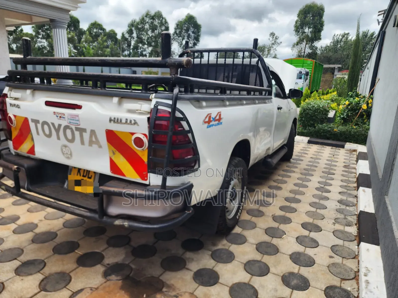Toyota Hilux 2023 Ivory