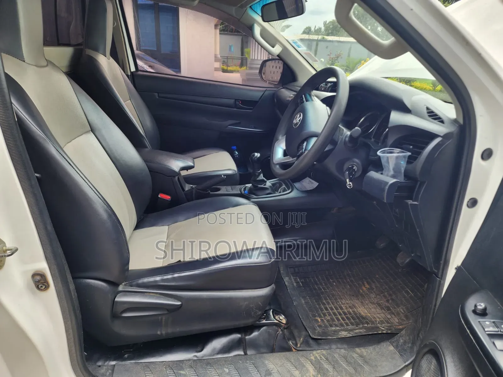 Toyota Hilux 2023 Ivory