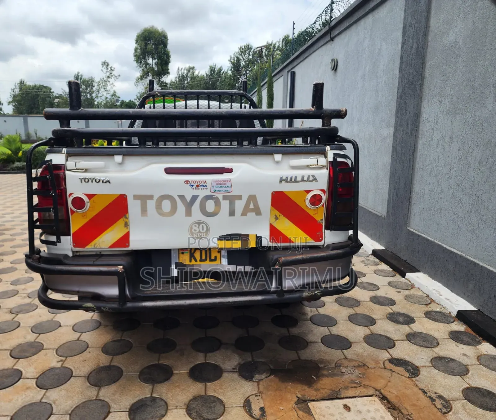 Toyota Hilux 2023 Ivory