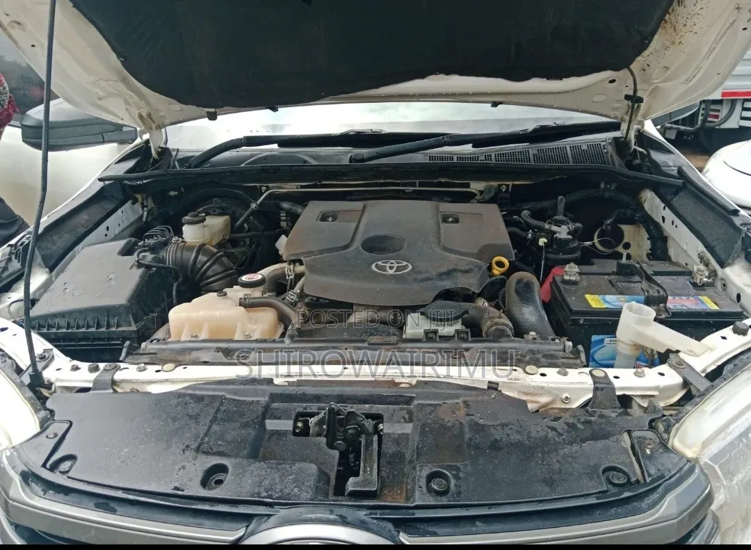 Toyota Hilux 2023 Ivory