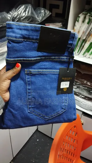 Straight Jeans