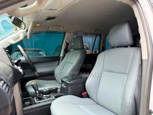 Toyota Land Cruiser Prado 2017 White