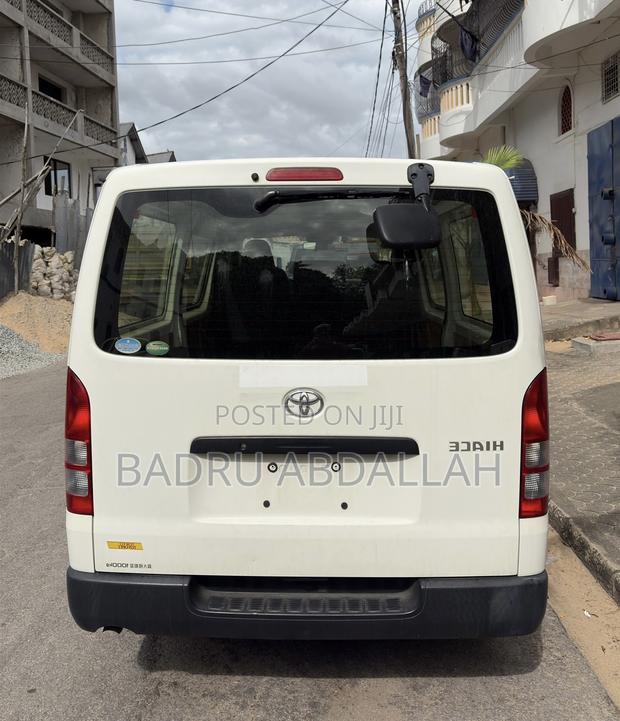 Toyota HiAce 2019 White - thumbnail 4