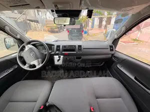 Toyota HiAce 2019 White