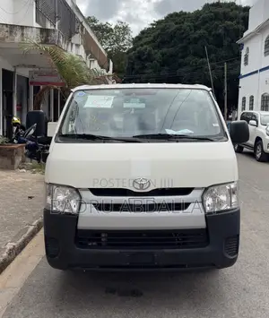 Toyota HiAce 2019 White