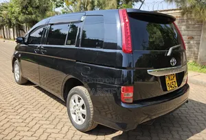 Toyota ISIS 2010 Black