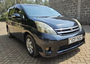 Toyota ISIS 2010 Black