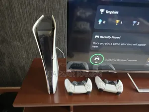 Playstation 5 Console, 2 Controllers