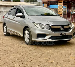 Honda Grace 2018 Gray