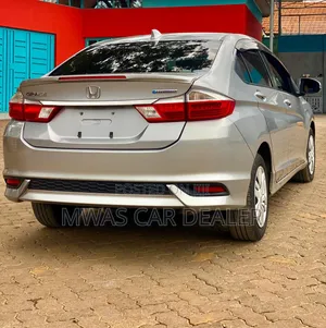 Honda Grace 2018 Gray