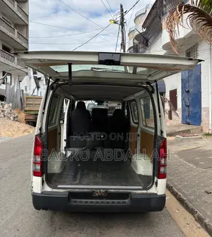 Toyota HiAce 2019 White