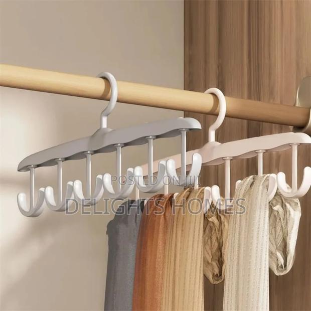 Plastic Clothes Hangers_tr