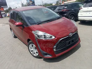 Toyota Sienta 2019 Red