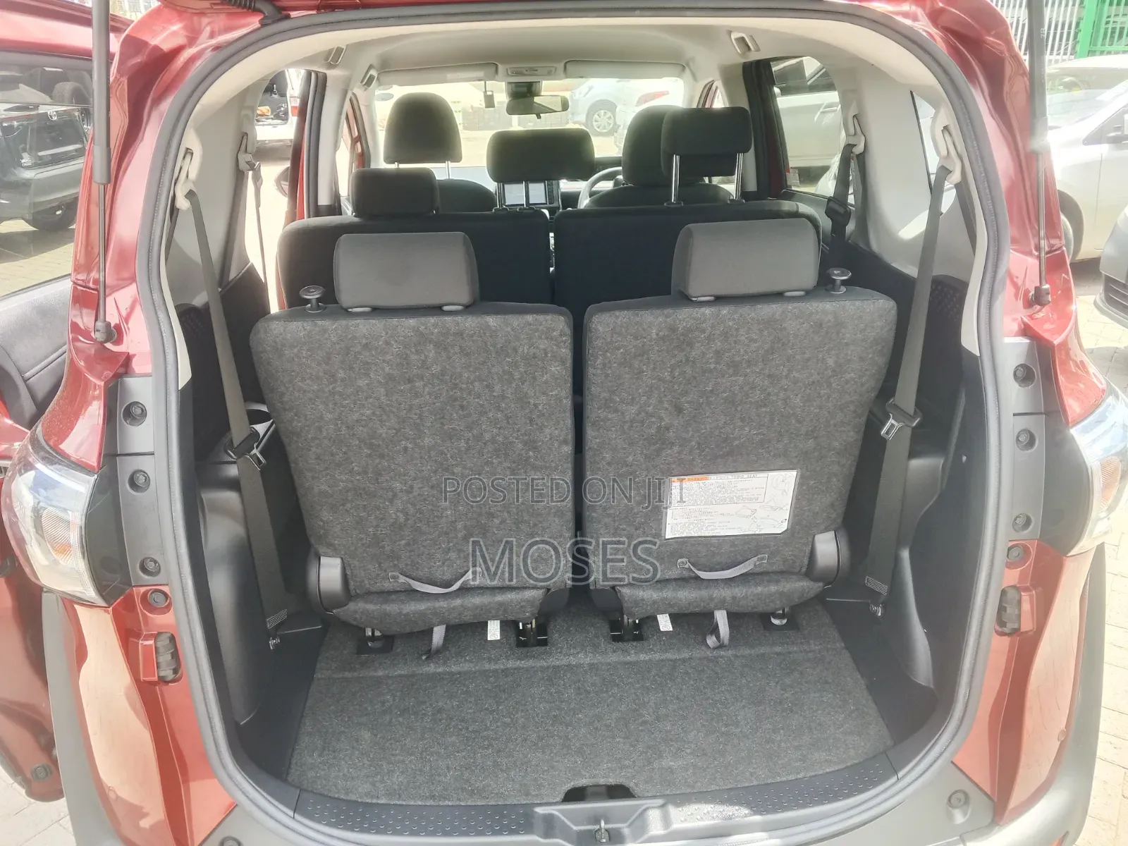 Toyota Sienta 2019 Red