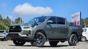Toyota Hilux 2022 Green