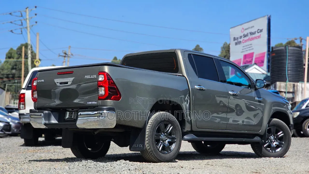 Toyota Hilux 2022 Green