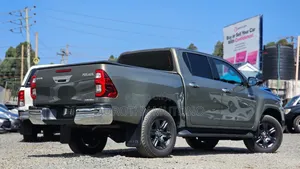 Toyota Hilux 2022 Green