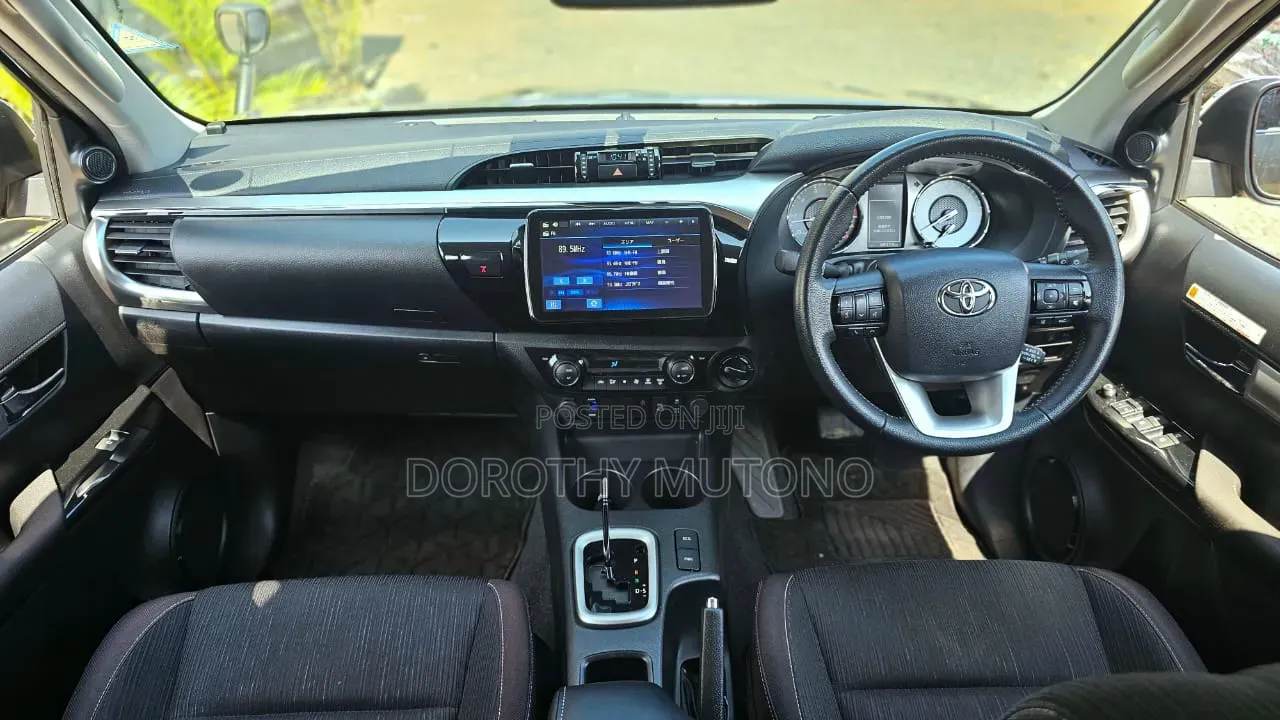 Toyota Hilux 2022 Green