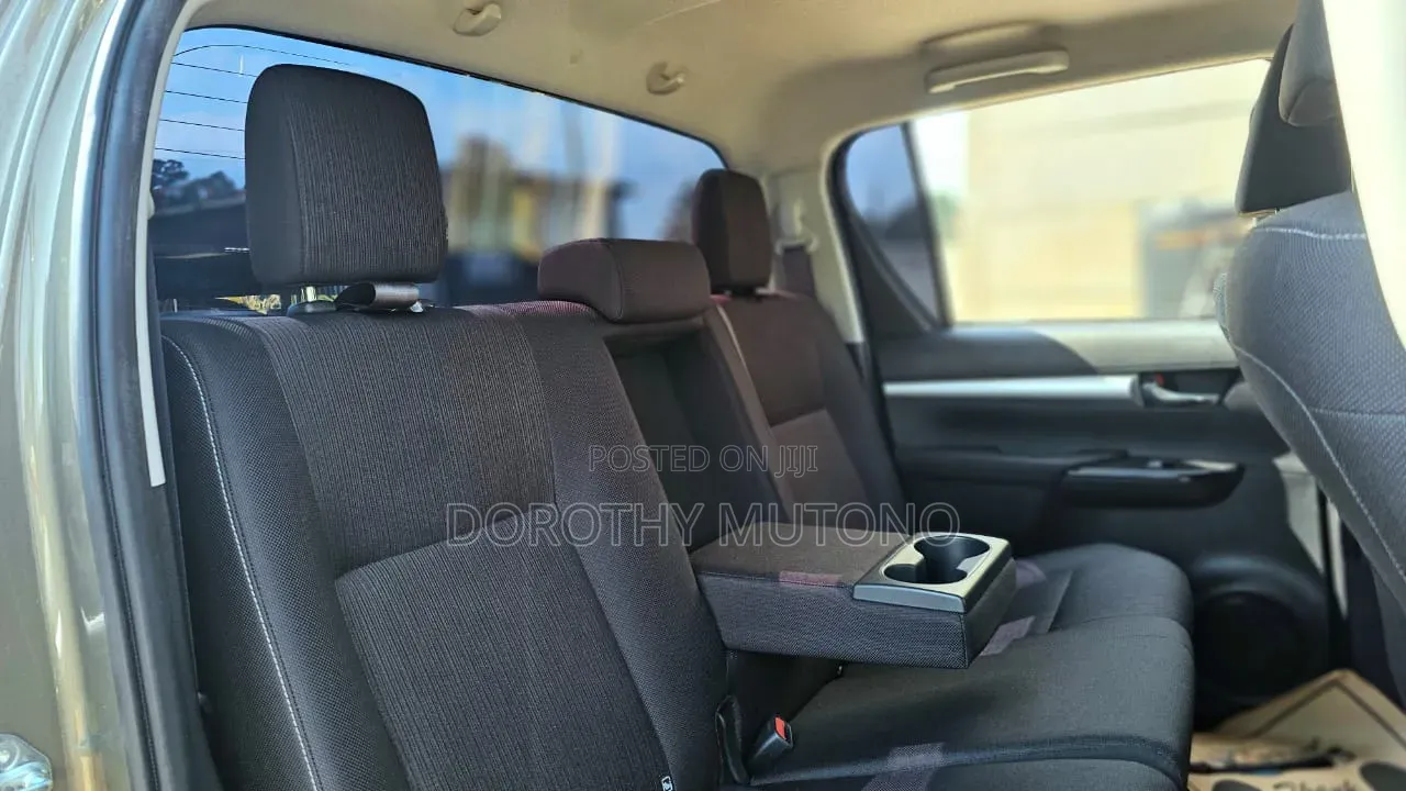 Toyota Hilux 2022 Green