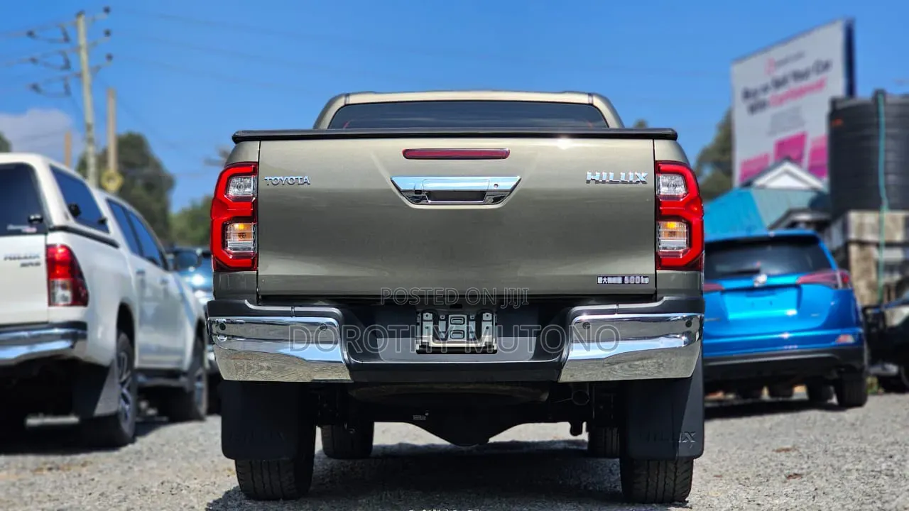 Toyota Hilux 2022 Green