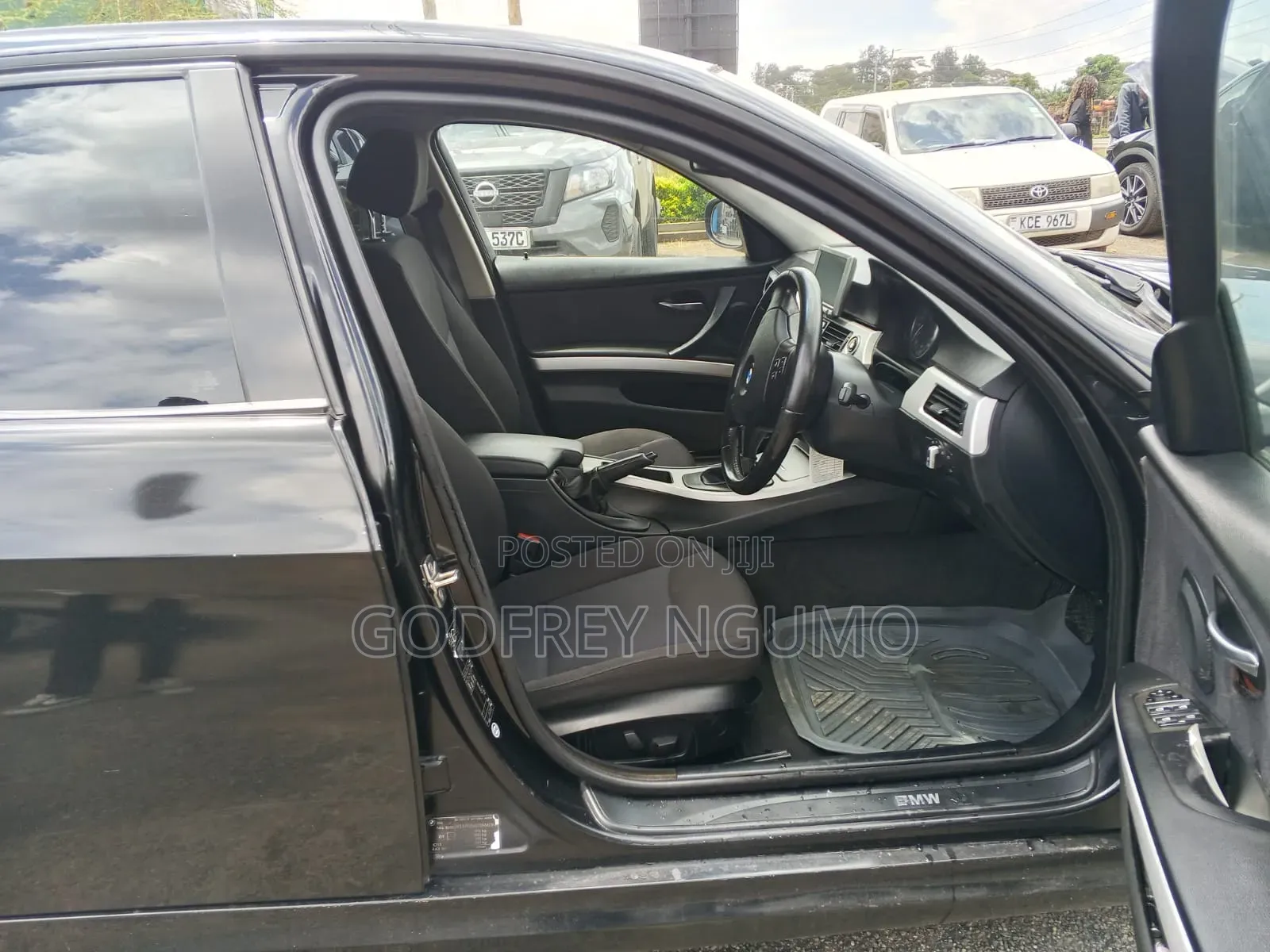 BMW 320i 2010 Black