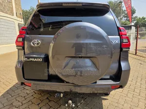 Toyota Land Cruiser Prado 2018 Gray