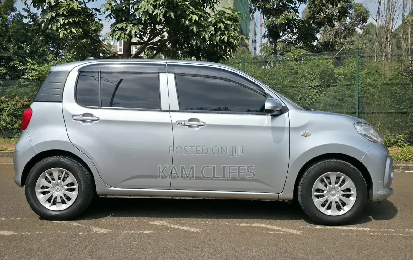 Toyota Passo 2016 Silver