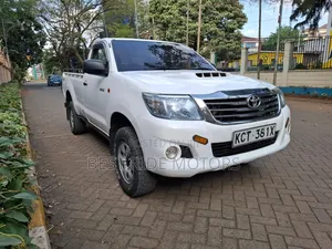 Toyota Hilux 2.5 D-4D 4X4 SRX 2011 White