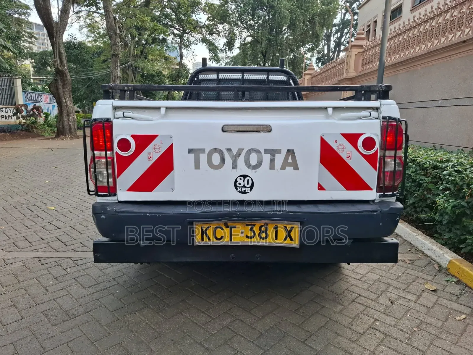 Toyota Hilux 2.5 D-4D 4X4 SRX 2011 White