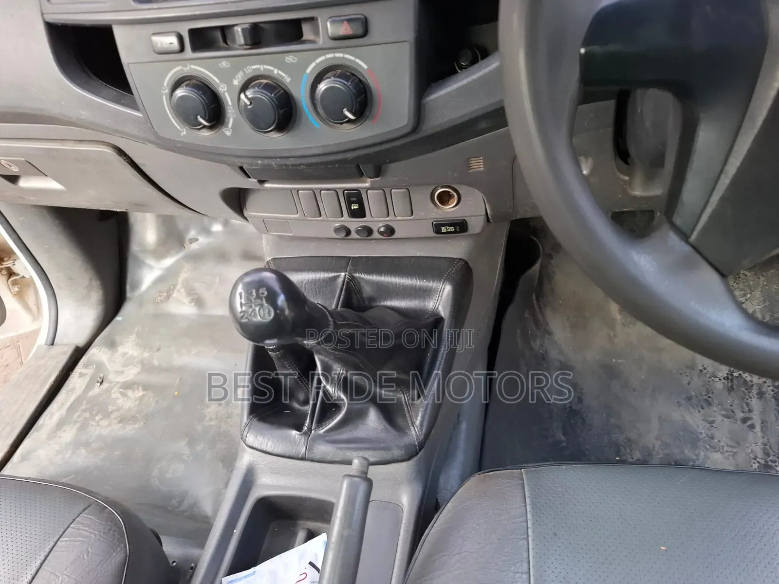 Toyota Hilux 2.5 D-4D 4X4 SRX 2011 White