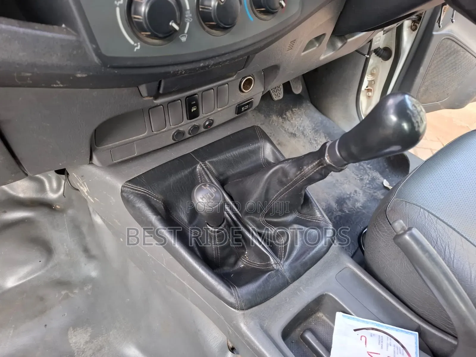 Toyota Hilux 2.5 D-4D 4X4 SRX 2011 White